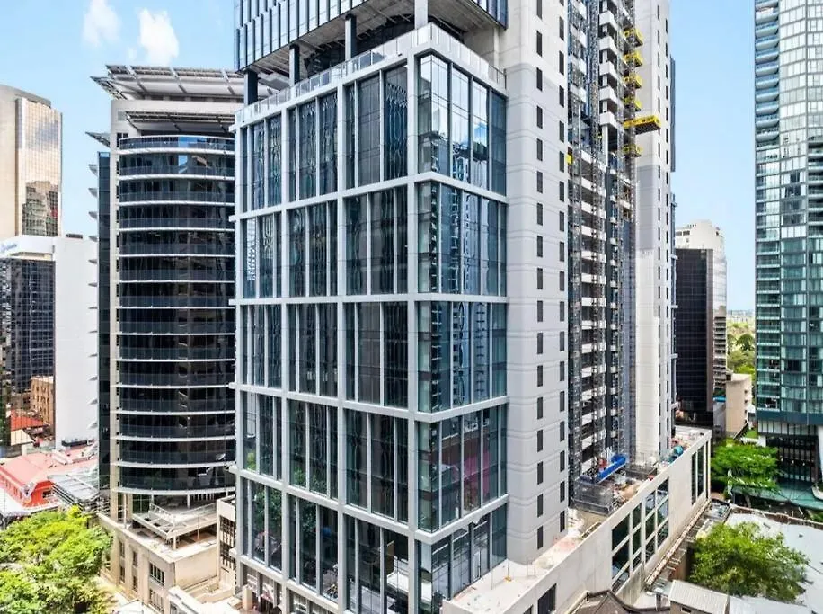 Luxury City Center King Bed Apartment And Study Brisbane