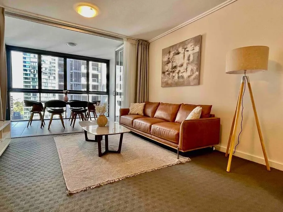 Luxury City Center King Bed Apartment And Study Brisbane